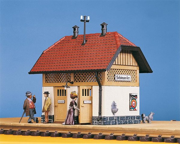 POLA G 330903 - Toilettenhäuschen mit Walmdach - 1:22,5