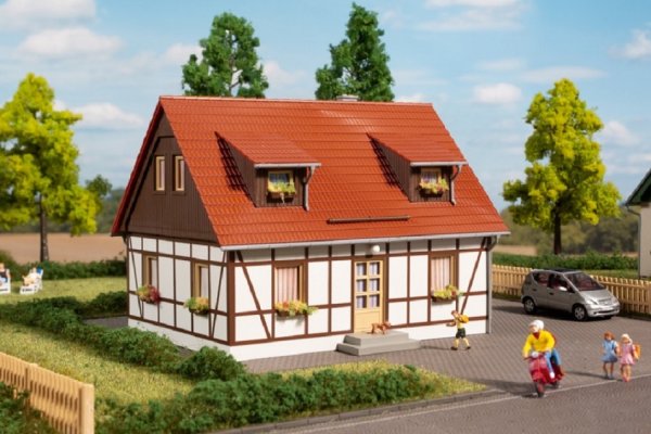 AUHAGEN Einfamilienhaus Bausatz 11453 Spur H0