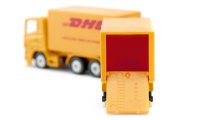 SIKU 1694 - LKW mit Anhänger DHL