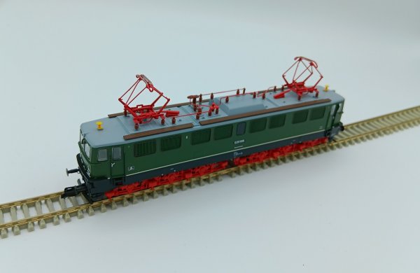 ARNOLD HN9015 Elektrolokomotive E 251 009 grün-rot DR Ep.III Spur TT