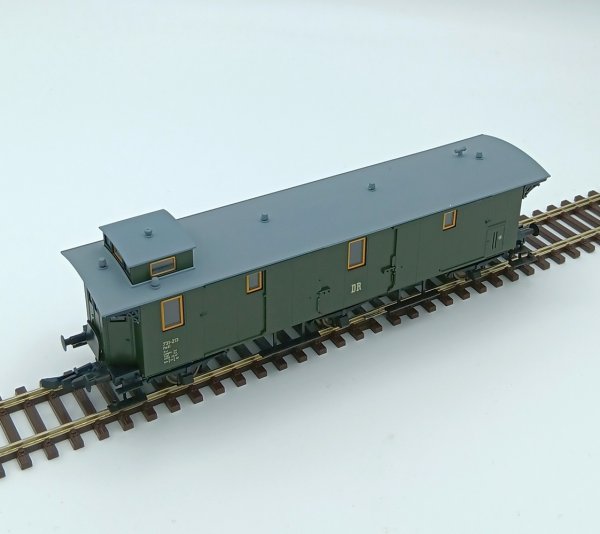 ROCO Gepäckwagen Pw3i der DR 44542 Spur H0