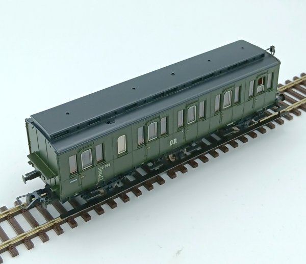ROCO Abteilwagen 2. Klasse der DR 44585 Spur H0