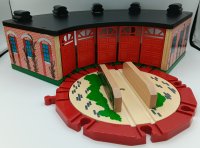 idee+spiel EMILO® Holzlokschuppen mit Drehscheibe...