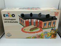 idee+spiel EMILO® Holzlokschuppen mit Drehscheibe 440-44005